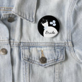 Badge Rond 5 Cm Mariage Gown Blue 'Bride' bouton noir (En situation)