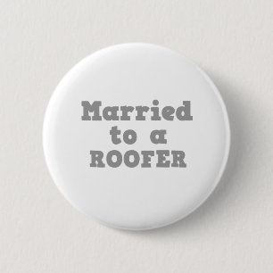 BADGE ROND 5 CM MARIÉ SUR UN TOIT