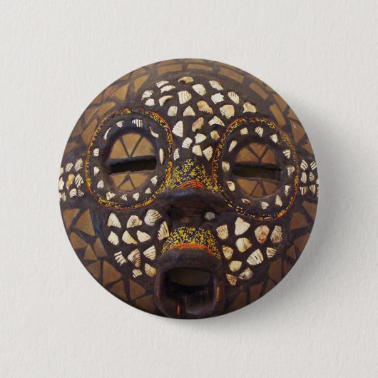 Badge Rond 5 Cm Masque africain avec des coquilles de cauri (Devant)