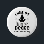 Badge Rond 5 Cm Méditation de Yoga sarcastique amusante dans la pa<br><div class="desc">Venez en paix intérieure. Je n'ai pas toute la journée. Design de yoga amusant et sarcastique pour votre cours de yoga. Marchandises de citations cool et humoristiques à porter pendant votre méditation. Idéal pour ceux qui font du yoga pour atteindre la pièce intérieure et zen dans la vie. Grand cadeau...</div>