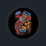 Badge Rond 5 Cm Méduses<br><div class="desc">Un groupe de méduses en forme de disque dans lesquelles la méduse est la personne dominante et remarquable dans le cycle de vie.</div>