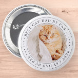 Badge Rond 5 Cm Meilleur Chat Papa Par Par Classique Photo Simple<br><div class="desc">Ce design simple et classique est composé de typographie serif et d'ajouter une photo personnalisée. "Best Cat Dad By Par" encercle le cadre.</div>