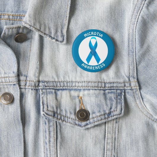 Badge Rond 5 Cm Microtia Blue Awareness Ribbon (En situation)