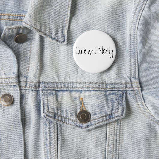 Badge Rond 5 Cm Mignon et ringard (En situation)
