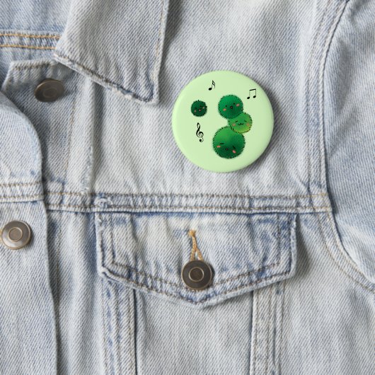 Badge Rond 5 Cm Mignonne Chant Marimo Moss Stack (En situation)