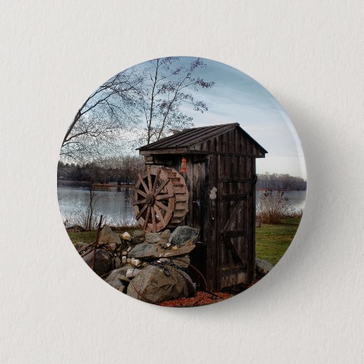 Badge Rond 5 Cm Milling about the old outhouse (Devant)