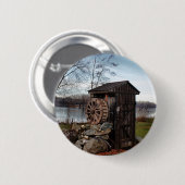 Badge Rond 5 Cm Milling about the old outhouse (Devant & derrière)