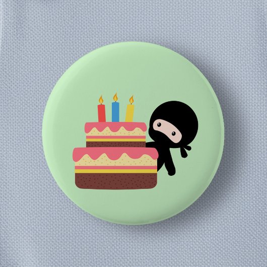 Badge Rond 5 Cm Minuscule Ninja derrière le gâteau d'anniversaire 