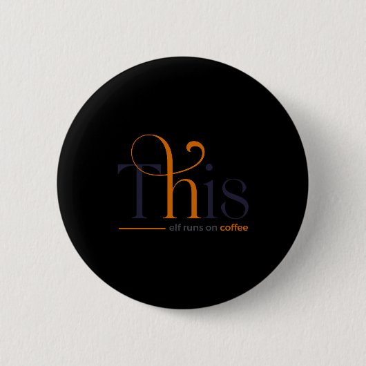 Badge Rond 5 Cm Modern This Elf Runs On Coffee Holiday T Shirt (Devant)