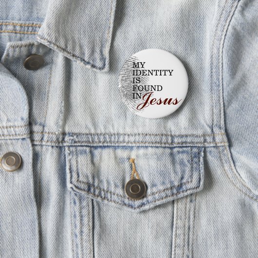 Badge Rond 5 Cm Mon identité est trouvée en Jésus (En situation)