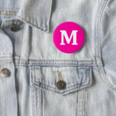 Badge Rond 5 Cm Monogramme couleur solide rose néon initial (En situation)