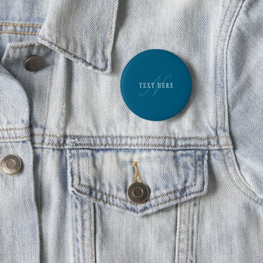 Badge Rond 5 Cm Monogramme élégant | Bleu océan (En situation)