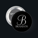 Badge Rond 5 Cm Monogramme et nom de script personnalisé noir<br><div class="desc">Monogramme personnalisé et cadeau de nom caractéristiques monogramme personnalisé en style de police de script classique blanc et nom en style de police de serif classique blanc sur arrière - plan noir. Parfait comme cadeaux de vacances,  faveurs de réunion familiale et pour toutes occasions spéciales.</div>