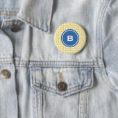 Badge Rond 5 Cm Monogramme géométrique principal grec jaune chic (En situation)