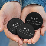 Badge Rond 5 Cm Monogramme minimaliste ou ajouter un logo Business<br><div class="desc">Bouton arrière minimaliste moderne. Noir & Blanc ou choisissez vos couleurs personnalisées. Parfait pour les petites entreprises, les marques d'entreprise, les restaurants, les bars, les traiteurs, l'hospitalité et plus encore. Facile à personnaliser avec vos initiales monographiques, nom et information d'entreprise, titre de poste, slogan ou même ajouter votre logo ou...</div>
