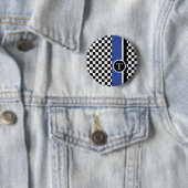 Badge Rond 5 Cm motif checkered avec la rayure bleue (En situation)