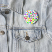 Badge Rond 5 Cm Motif Paw Chiot Coloré (En situation)