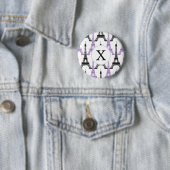 Badge Rond 5 Cm Motif Tour Eiffel Chic violet Monogram (En situation)
