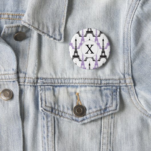 Badge Rond 5 Cm Motif Tour Eiffel Chic violet Monogram (En situation)