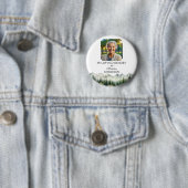 Badge Rond 5 Cm Mountains and Trees Celebration Of Life Keepsake (En situation)