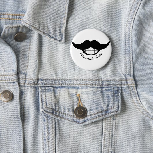 Badge Rond 5 Cm Moustache (En situation)
