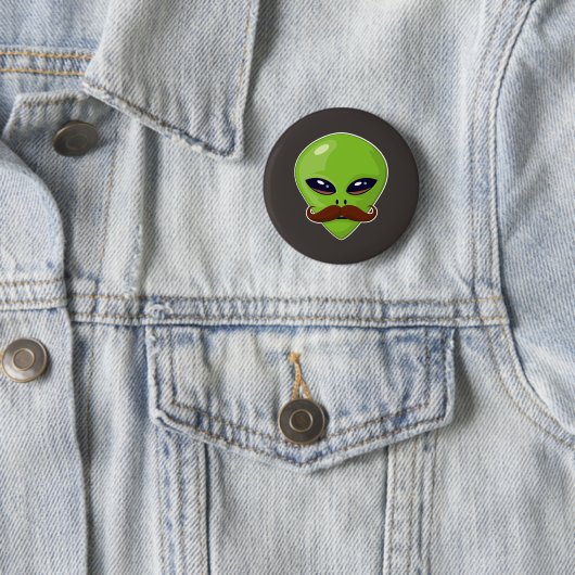 Badge Rond 5 Cm Moustache étrangère (En situation)