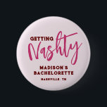 Badge Rond 5 Cm Nashville Bachelorette Obtenez Nashty Personnalisé<br><div class="desc">Bachelorette personnalisée ou Filles Weekend Amis Voyage Bouton personnalisé avec texte et libellé modifiable avec la date du voyage,  la destination ou l'emplacement,  le nom,  et une citation amusante comme "Obtenir Nashty" en rose et bordeaux.</div>