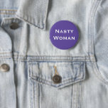 Badge Rond 5 Cm Nasty Woman - texte blanc en gras sur violet<br><div class="desc">Affichez fièrement votre rébellion avec un bouton personnalisé qui dit : "Femme nasse" en gras blanc sur un arrière - plan violet. Vous pouvez choisir d'autres styles et tailles de boutons dans la barre latérale. Pour voir le design Nasty Woman sur d'autres articles, cliquez sur le lien de magasin "Rocklawn...</div>
