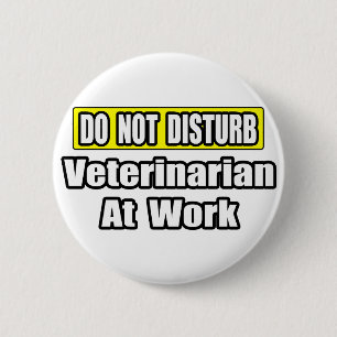 Badge Rond 5 Cm Ne Dérangez Pas...Vétérinaire Au Travail