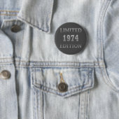Badge Rond 5 Cm Né en 1974 49e anniversaire (En situation)