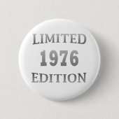 Badge Rond 5 Cm né en 1976 anniversaire édition limitée (Devant)