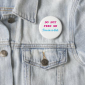 Badge Rond 5 Cm NE M'ALIMENTEZ PAS que je suis à un régime (En situation)