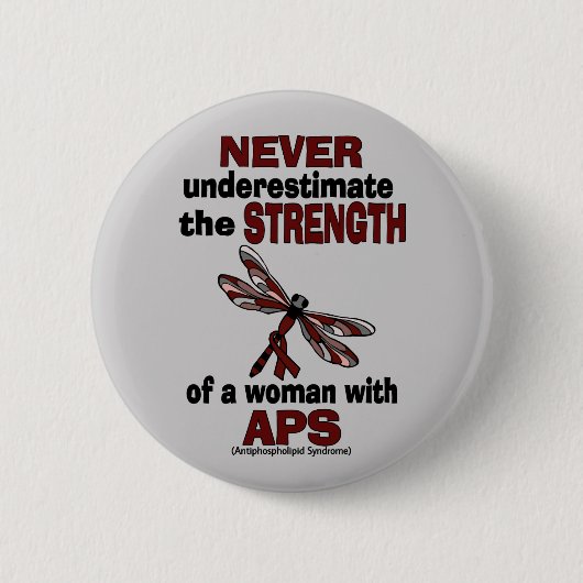 Badge Rond 5 Cm Ne sous-estimez jamais...Femme/libellule...APS (Devant)