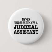 Badge Rond 5 Cm Ne sous-estimez jamais un assistant judiciaire (Devant)