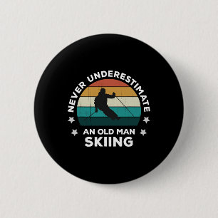 Badge Rond 5 Cm Ne Sous-Estimez Jamais Un Vieux Ski Plaisant Neige