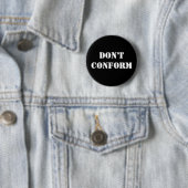 Badge Rond 5 Cm Ne vous conformez pas (En situation)