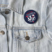 Badge Rond 5 Cm Néanmoins, Elle A Persisté (En situation)