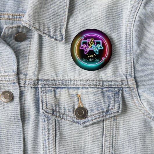 Badge Rond 5 Cm Neon Jeu Anniversaire Fête Personnalisée (En situation)