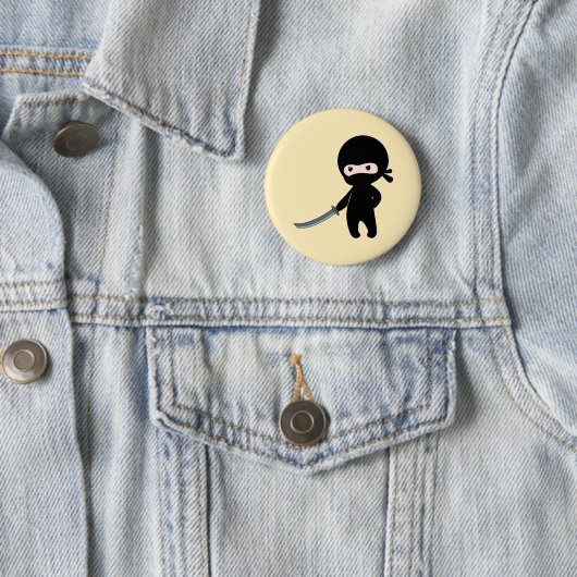 Badge Rond 5 Cm Ninja minuscule en colère sur jaune (En situation)