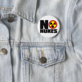 BADGE ROND 5 CM NO_NUKES (En situation)