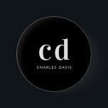 Badge Rond 5 Cm Noir blanc monogramme initiales nom minimaliste<br><div class="desc">Arrière - plan noir et texte blanc. Personnalisez et ajoutez vos initiales et votre nom de monogramme. Pour lui et elle.</div>