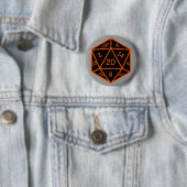 Badge Rond 5 Cm Noir D20 et orange (En situation)