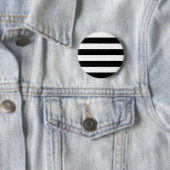 Badge Rond 5 Cm Noir et blanc rayé (En situation)