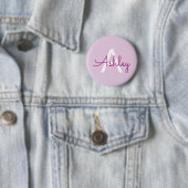 Badge Rond 5 Cm Nom de script & monogramme | Magenta & Violet clai (En situation)