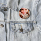 BADGE ROND 5 CM NOM DU SCRIPT (En situation)