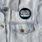 Badge Rond 5 Cm Nom LGBT Balise Transgenre Pronononounes She They (En situation)