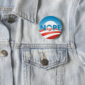 BADGE ROND 5 CM NOPE AUCUNE MANIÈRE (En situation)