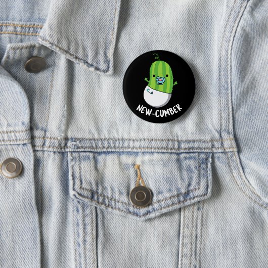 Badge Rond 5 Cm Nouveau concombre Funny Veggie Cucumber Pun Dark B (En situation)