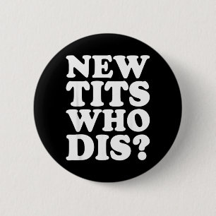 Badge Rond 5 Cm Nouveau Who Dis_ Drôle Humoristique Implants Mamma