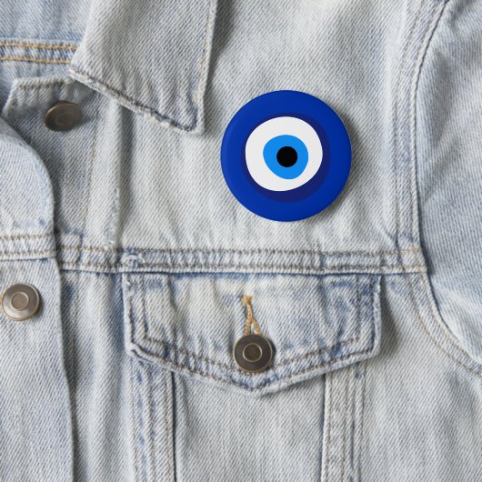 Badge Rond 5 Cm oeil diabolique ancien symbole antiquité talisman (En situation)